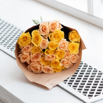 Розы дешево, 25 штук. Цвет: жёлтый и персиковый. Доставка круглосуточно в Санкт-Петербурге - Фотография 3