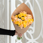 Розы дешево, 27 штук. Цвет: жёлтый и персиковый. Доставка круглосуточно в Санкт-Петербурге - Фотография 2