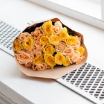 Розы дешево, 27 штук. Цвет: жёлтый и персиковый. Доставка круглосуточно в Санкт-Петербурге - Фотография 3