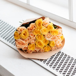 Розы дешево, 31 шт. Цвет: жёлтый и персиковый. Доставка круглосуточно в Санкт-Петербурге - Фотография 3