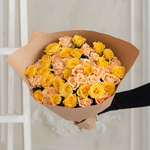 Розы дешево, 51 шт. Цвет: жёлтый и персиковый. Доставка круглосуточно в Санкт-Петербурге - Фотография 2