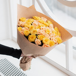 Розы дешево, 51 шт. Цвет: жёлтый и персиковый. Доставка круглосуточно в Санкт-Петербурге - Фотография 3