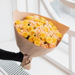 Розы дешево, 55 штук. Цвет: жёлтый и персиковый. Доставка круглосуточно в Санкт-Петербурге - Фотография 3