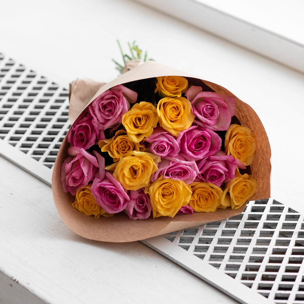 Розы розовые и жёлтые недорого: 21 цветок