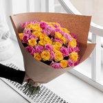 Розы дешево, 55 штук. Цвет:розовый и жёлтый. Доставка круглосуточно в Санкт-Петербурге - Фотография 3