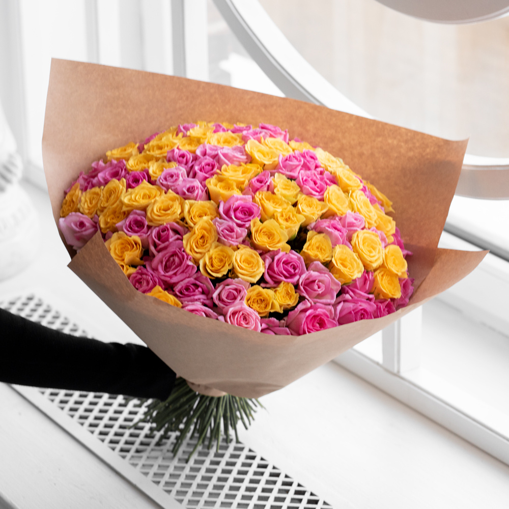 Розы розовые и жёлтые недорого: 101 цветок