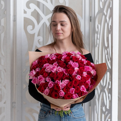 Букет «Розы красные и розовые недорого: 101 цветков» Букет «Розы красные и розовые недорого: 101 цветков»