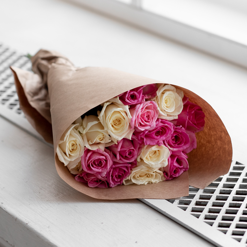 Розы белые и розовые недорого: 17 цветков