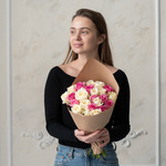 Розы дешево, 23 шт. Цвет: белый и розовый. Доставка круглосуточно в Санкт-Петербурге - Фотография 1