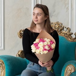 Букет «Розы белые и розовые недорого: 27 цветков» Букет «Розы белые и розовые недорого: 27 цветков»