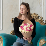 Розы дешево, 27 штук. Цвет: белый и розовый. Доставка круглосуточно в Санкт-Петербурге - Фотография 1