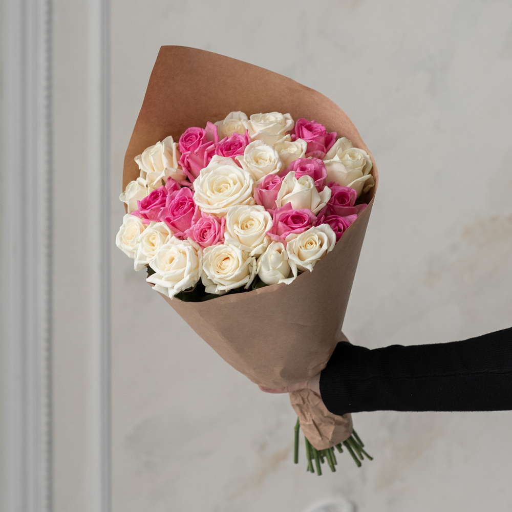 Розы белые и розовые недорого: 27 цветков