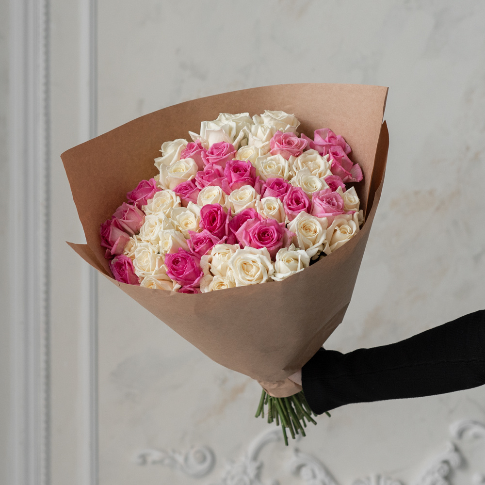 Розы белые и розовые недорого: 51 цветок