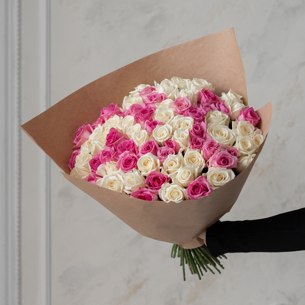 Розы белые и розовые недорого: 75 цветков