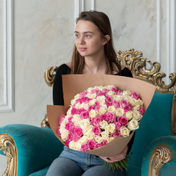 Букет «Розы белые и розовые недорого: 101 цветок» Букет «Розы белые и розовые недорого: 101 цветок»