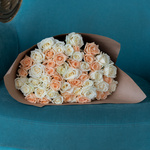 Розы дешево, 51 шт. Цвет: белый и персиковый. Доставка круглосуточно в Санкт-Петербурге - Фотография 2