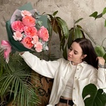 Пылающие ланиты: пионовидная роза и фактурные гвоздики в Санкт-Петербурге - Фотография 4