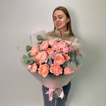 Чистый огонь: пионовидные розы и соцветия озотамнуса в Санкт-Петербурге - Фотография 7