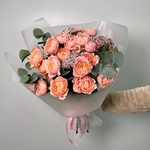 Чистый огонь: пионовидные розы и соцветия озотамнуса в Санкт-Петербурге - Фотография 9