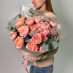 Чистый огонь: пионовидные розы и соцветия озотамнуса в Санкт-Петербурге - Фотография 11