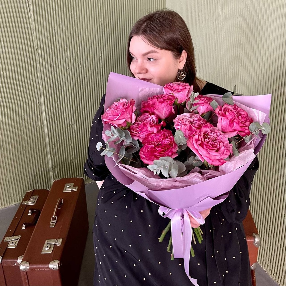 Коралловые рифы: пионовидная роза и ароматный эвкалипт