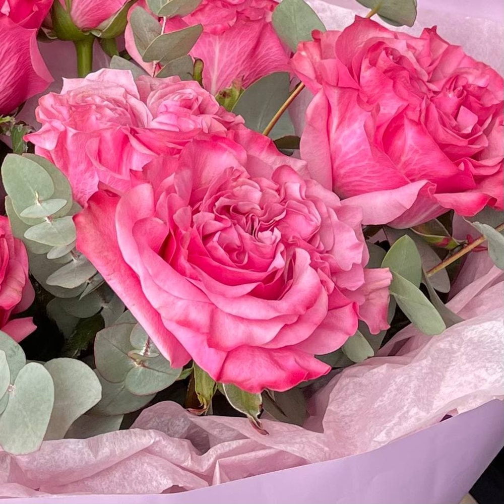 Коралловые рифы: пионовидная роза и ароматный эвкалипт