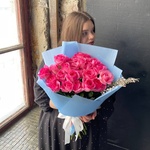 Букет из розовых роз и роз и джинстера в упаковке в Санкт-Петербурге - Фотография 5 Букет из розовых роз и роз и джинстера в упаковке в Санкт-Петербурге - Фотография 5
