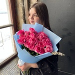 Букет из розовых роз и роз и джинстера в упаковке в Санкт-Петербурге - Фотография 4 Букет из розовых роз и роз и джинстера в упаковке в Санкт-Петербурге - Фотография 4