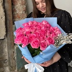 Букет из розовых роз и роз и джинстера в упаковке в Санкт-Петербурге - Фотография 3 Букет из розовых роз и роз и джинстера в упаковке в Санкт-Петербурге - Фотография 3