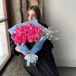 Букет из розовых роз и роз и джинстера в упаковке в Санкт-Петербурге - Фотография 5 Букет из розовых роз и роз и джинстера в упаковке в Санкт-Петербурге - Фотография 5