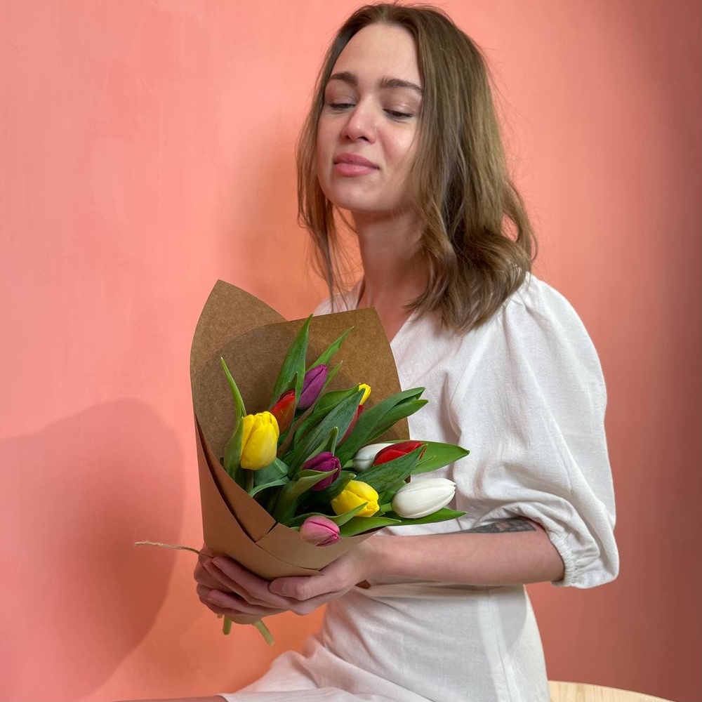 11 разноцветных тюльпанов микс