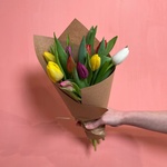 Букет из 11 разноцветных тюльпанов с доставкой в Санкт-Петербурге - Фотография 3
