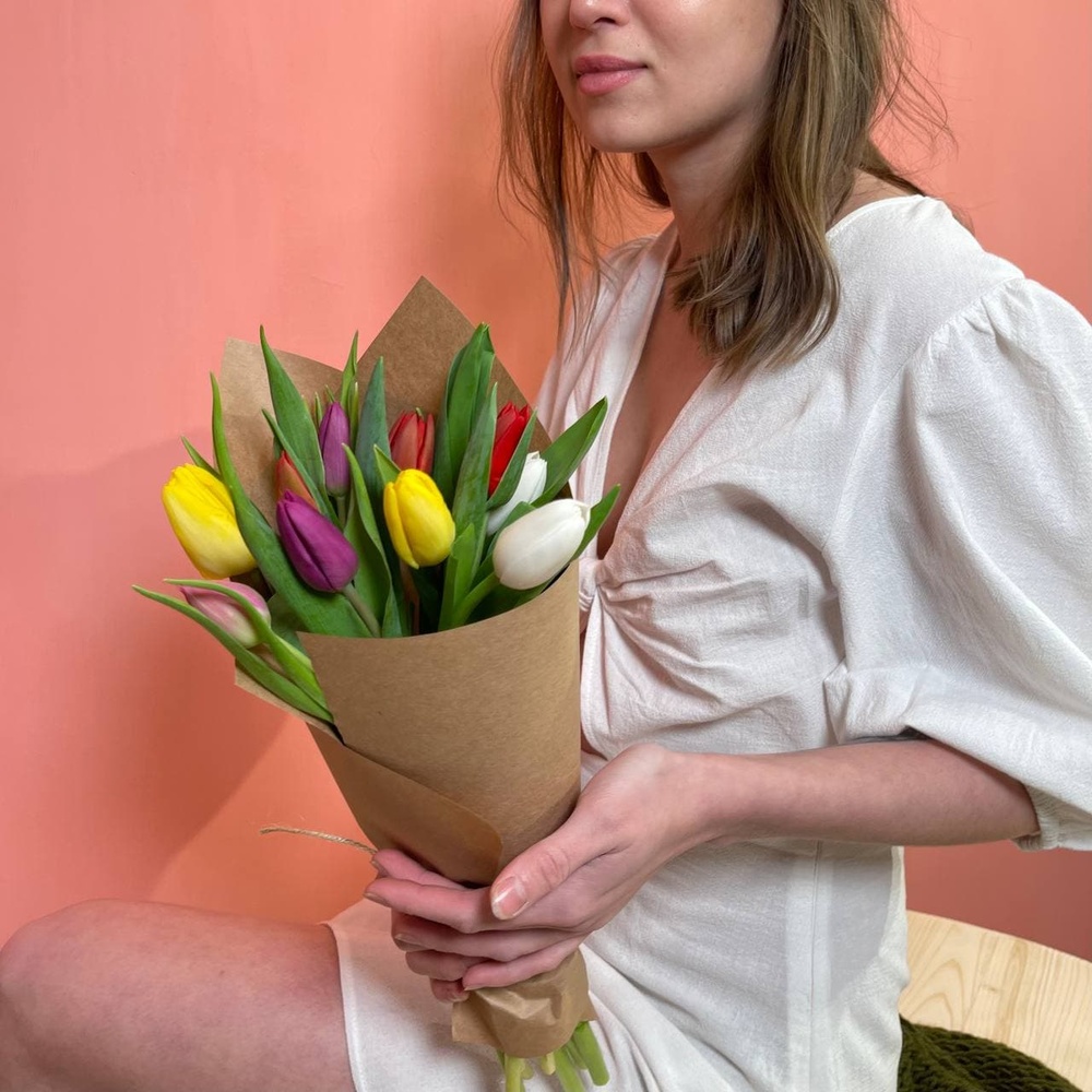 11 разноцветных тюльпанов микс