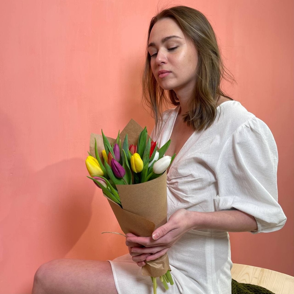 11 разноцветных тюльпанов микс