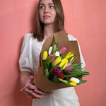 Букет 19 тюльпанов разных цветов. Доставка круглосуточно в СПб - Фотография 4