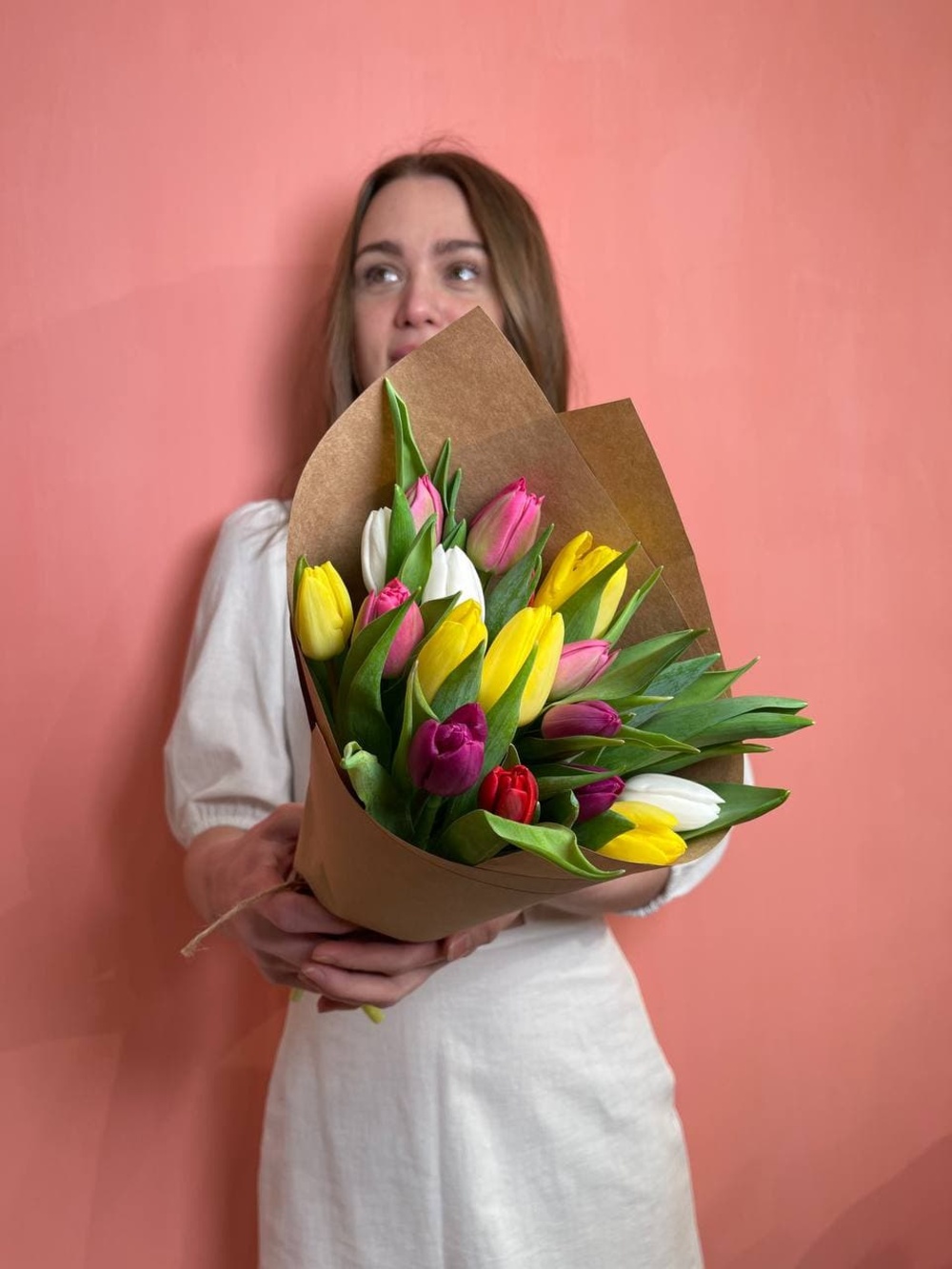 15 разноцветных тюльпанов микс