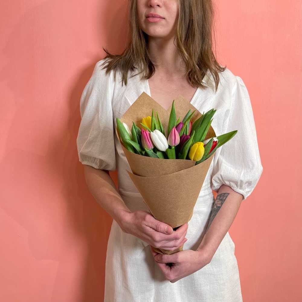 13 разноцветных тюльпанов микс