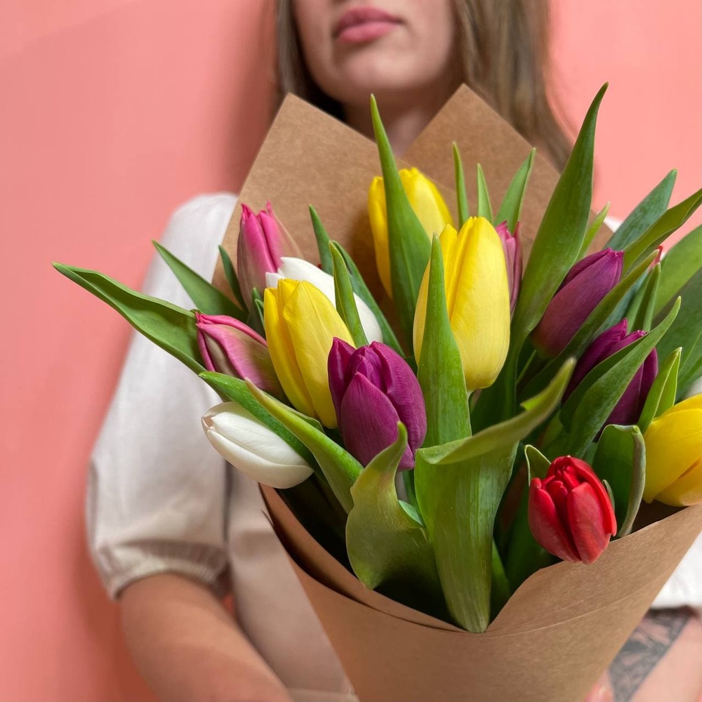 17 разноцветных тюльпанов микс