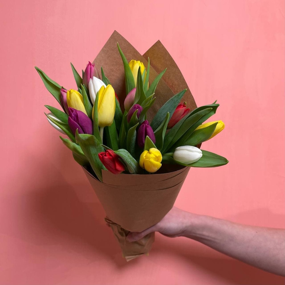 17 разноцветных тюльпанов микс