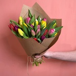 Букет 25 тюльпанов разных цветов. Доставка круглосуточно в СПб - Фотография 2