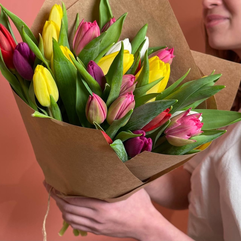 25 разноцветных тюльпанов микс