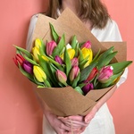 Букет 25 тюльпанов разных цветов. Доставка круглосуточно в СПб - Фотография 5