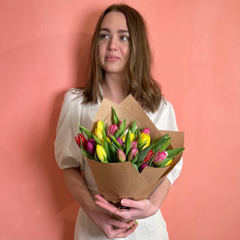 25 разноцветных тюльпанов микс