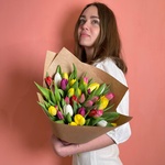 Букет 35 тюльпанов разных цветов. Доставка круглосуточно в СПб - Фотография 6