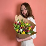Букет 35 тюльпанов разных цветов. Доставка круглосуточно в СПб - Фотография 5