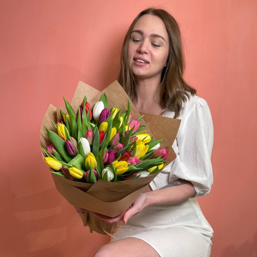 45 разноцветных тюльпанов микс