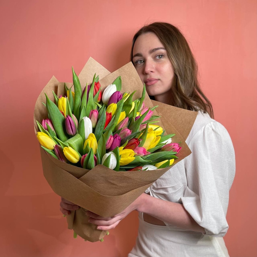 45 разноцветных тюльпанов микс