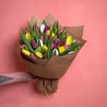 Букет 45 тюльпанов разных цветов. Доставка круглосуточно в СПб - Фотография 6