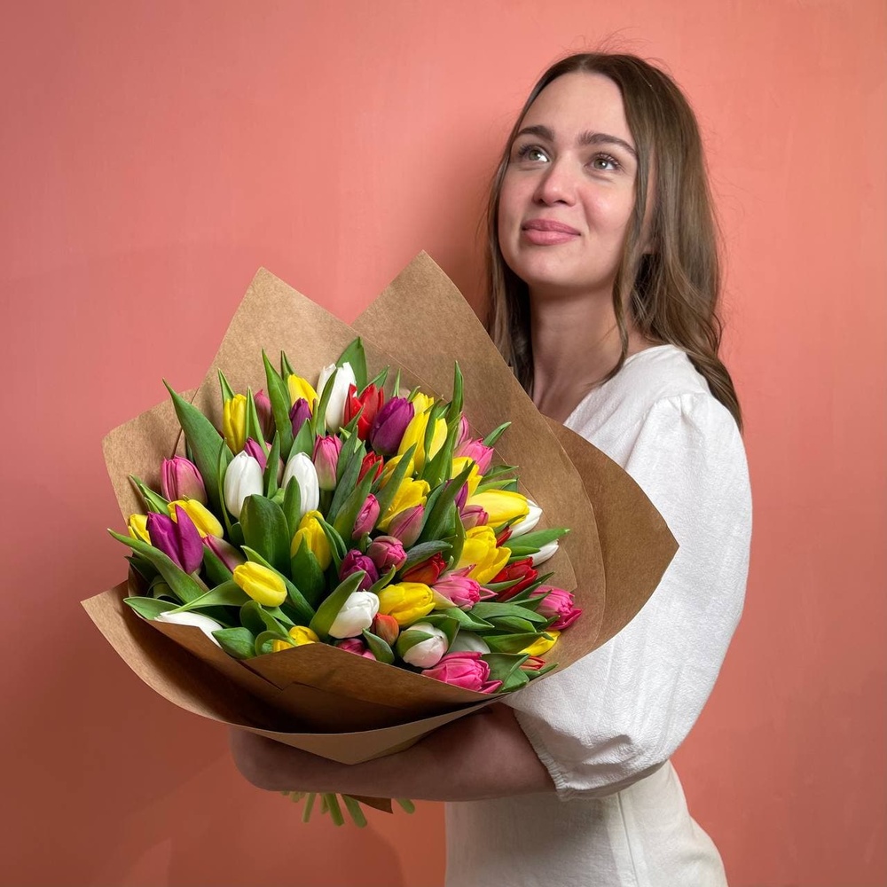 55 разноцветных тюльпанов микс