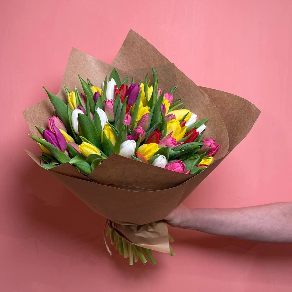 55 разноцветных тюльпанов микс